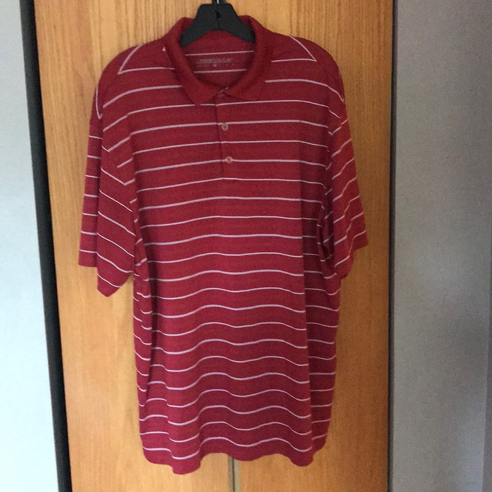 EUC Men’s Dri-Fit NikeGolf polo. Size XL